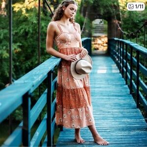 Chic Floral Midi Dress in Peach